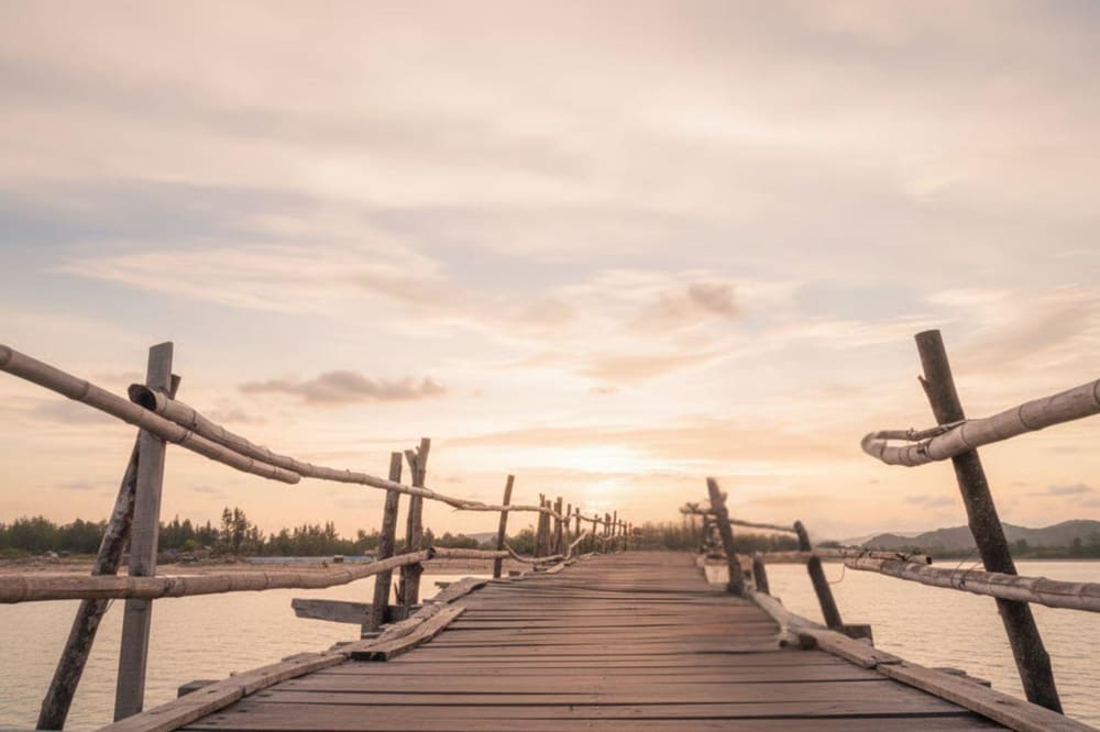 Đầm &Ocirc; Loan sẽ đưa du kh&aacute;ch v&agrave;o một thế giới tuyệt vời, nơi thi&ecirc;n nhi&ecirc;n v&agrave; con người giao h&ograve;a trong sự b&igrave;nh y&ecirc;n tuyệt đối